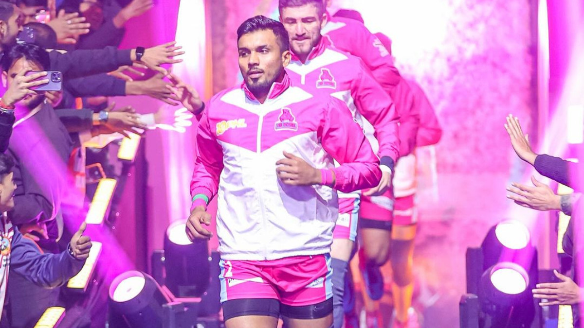 Pro Kabaddi players in action